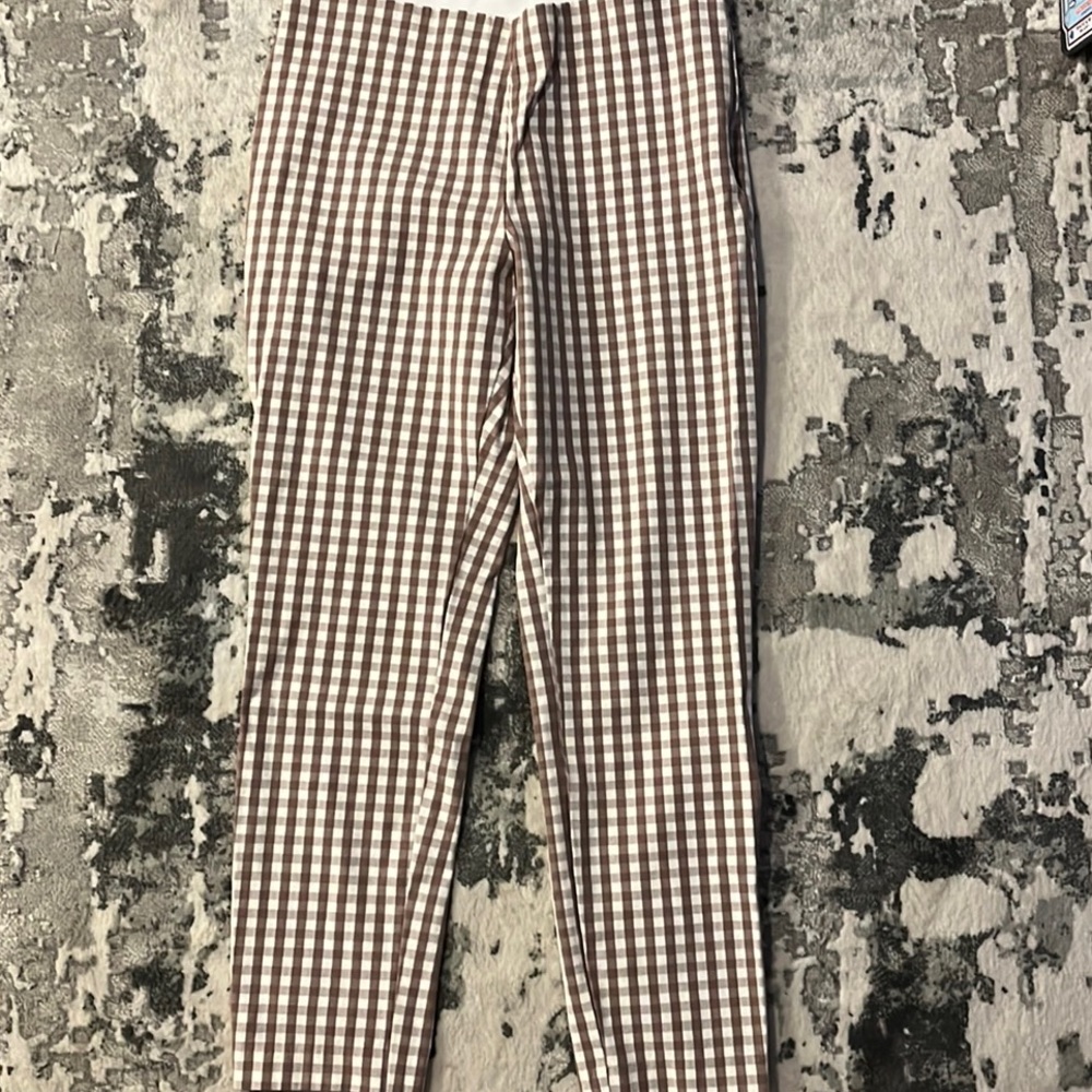 Adorable brown gingham print trousers, very stretchy and comfortable!